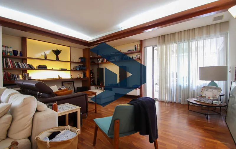 Prime Location | Well Maintained Building | Spacious Apartment — photo 3