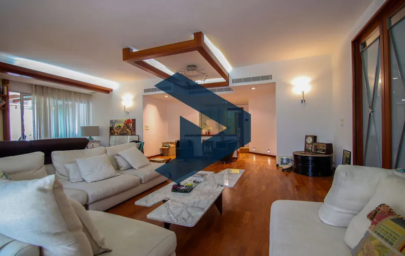 Prime Location | Well Maintained Building | Spacious Apartment — photo 4