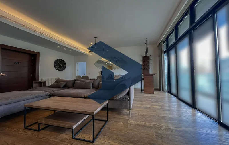 High ceiling | Naturally lit | High End finish — photo 2