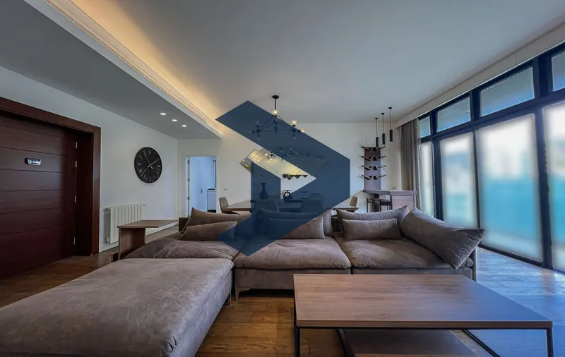High ceiling | Naturally lit | High End finish — photo 4