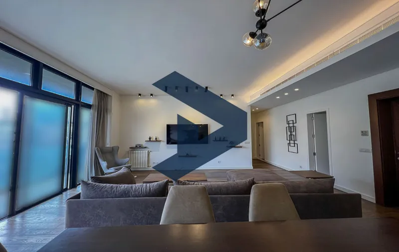 High ceiling | Naturally lit | High End finish — photo 5