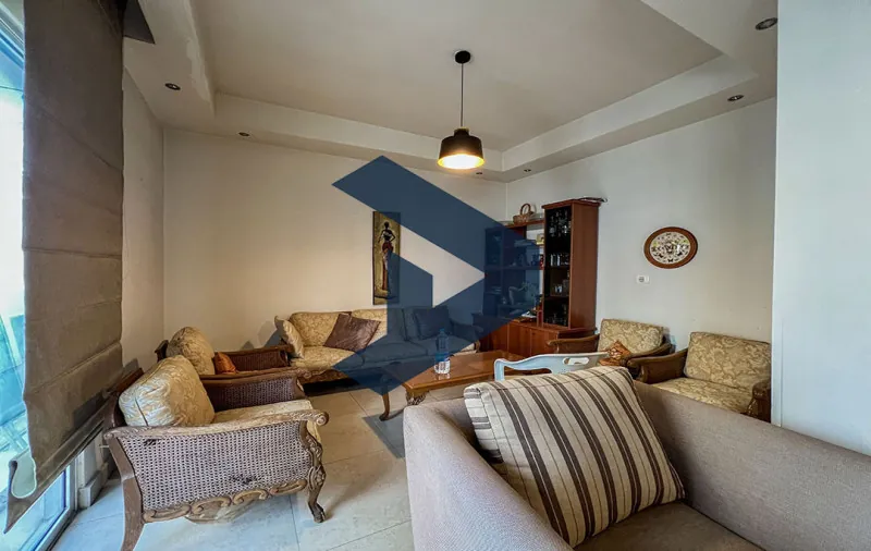 Vintage Building | Prime Location | Walking Distance to shops — photo 4