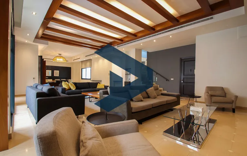 High Ceiling | Naturally Lit | Open Space — الصورة 3