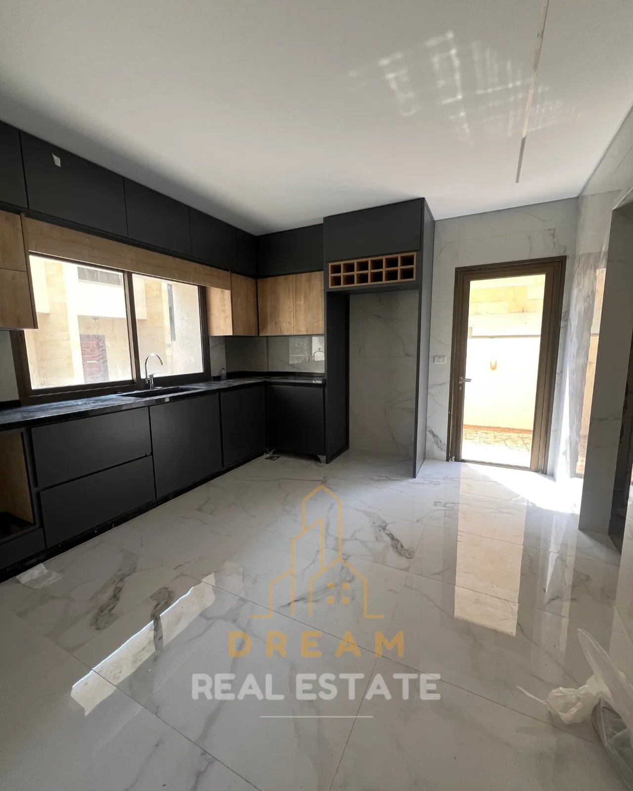 Villa for Sale in Rmeileh - Saida — الصورة 3