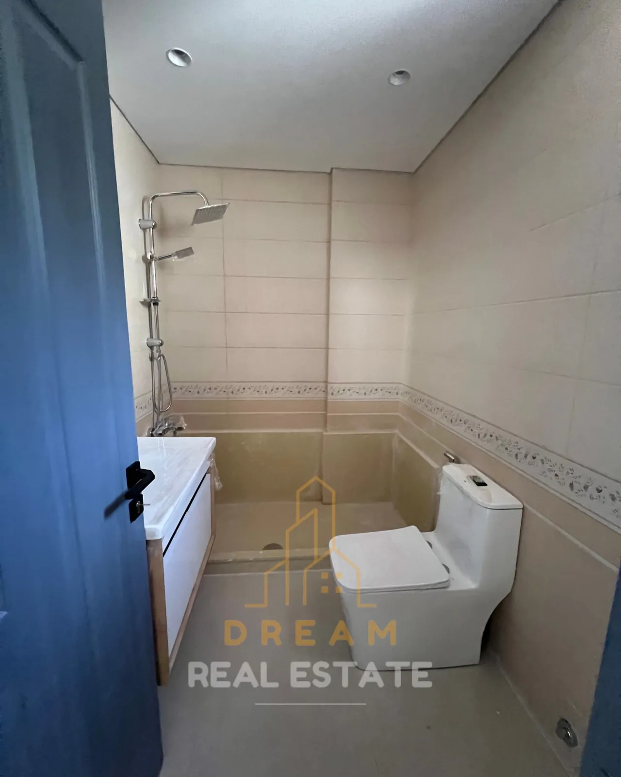 Villa for Sale in Rmeileh - Saida — الصورة 7