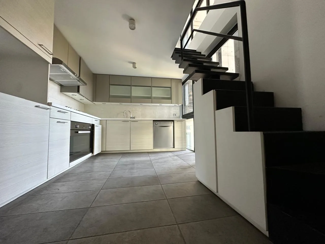 Loft for Sale in Achrafieh, Beirut, Lebanon — الصورة 3