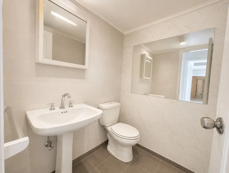 Office for Rent  in Achrafieh — الصورة 8