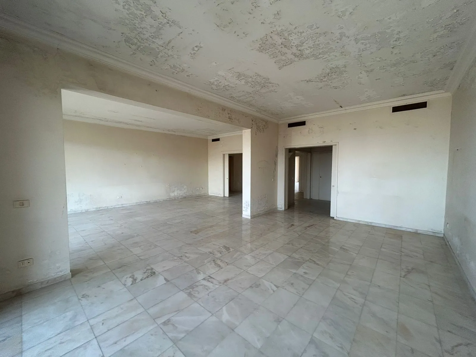 Apartment for Sale in Tallet Khayat, Beirut, Lebanon — الصورة 2