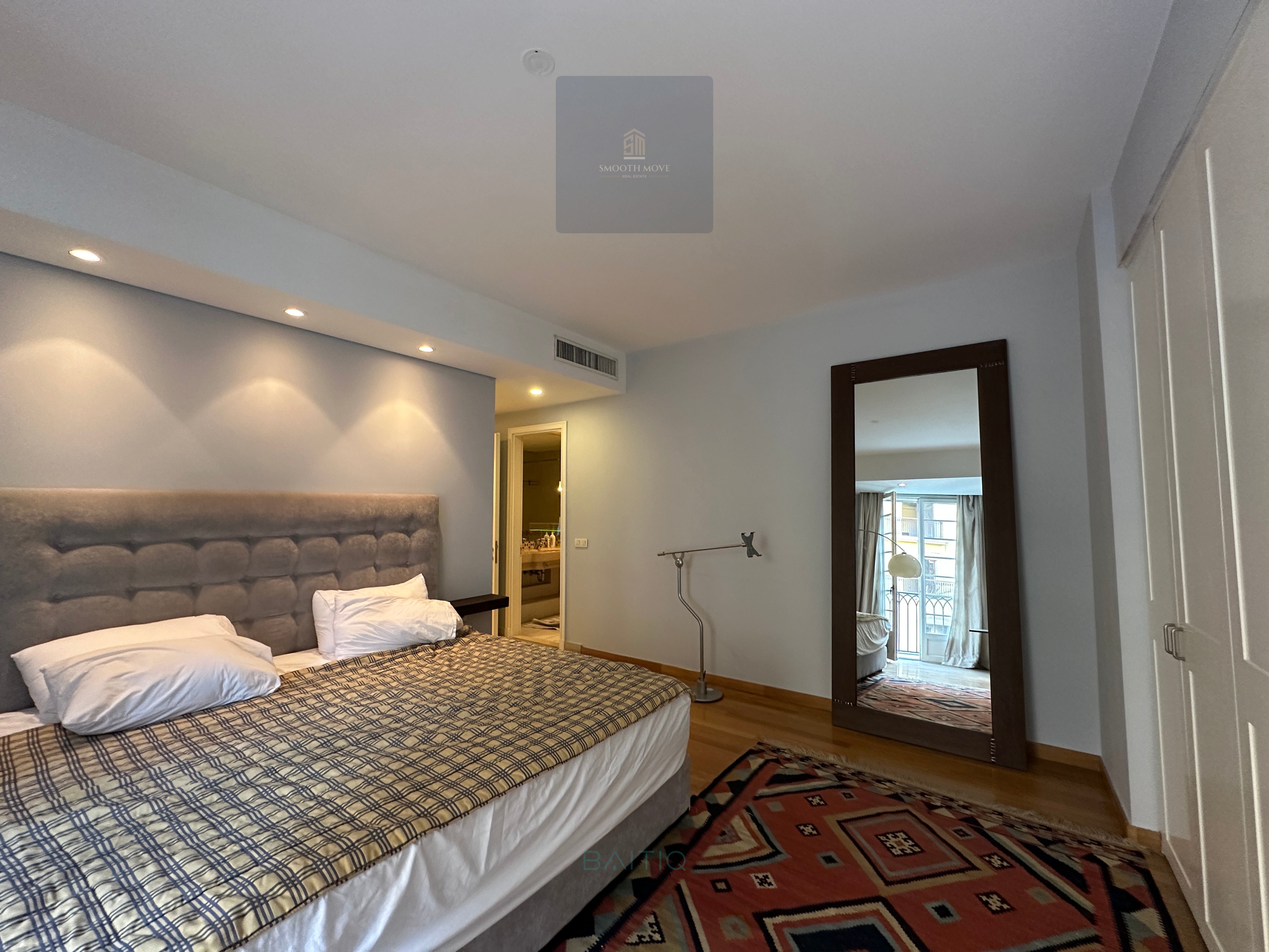 Spectacular Apartment With Terrace and Garden for Rent or Sale in Saifi Village, Beirut — الصورة 8