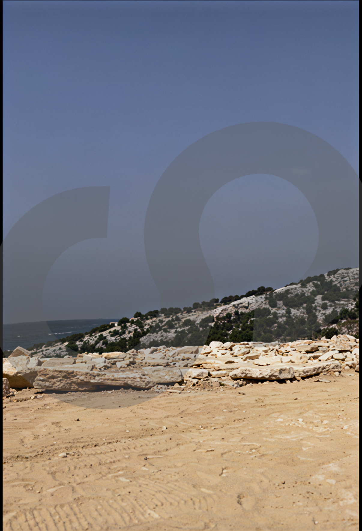 LAND/ 25/50 building ratio/ beautiful sea view/ASSIA,BATROUN — الصورة 2