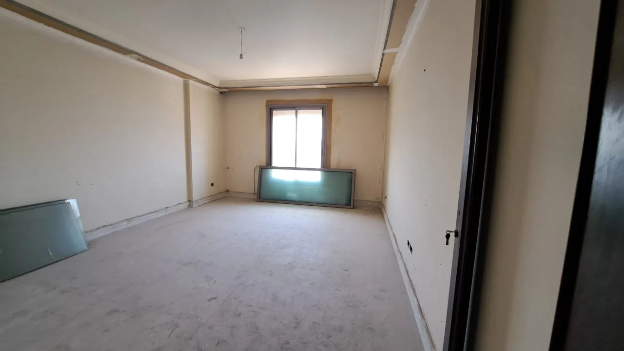 Apartment for Sale in Ramleh Al Bayda, Beirut, Lebanon — الصورة 4