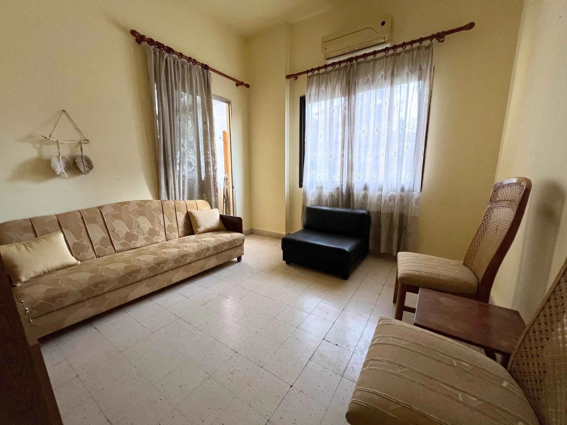 Apartment for Sale in Mar Mikhael, Bayrut, Lebanon — الصورة 5