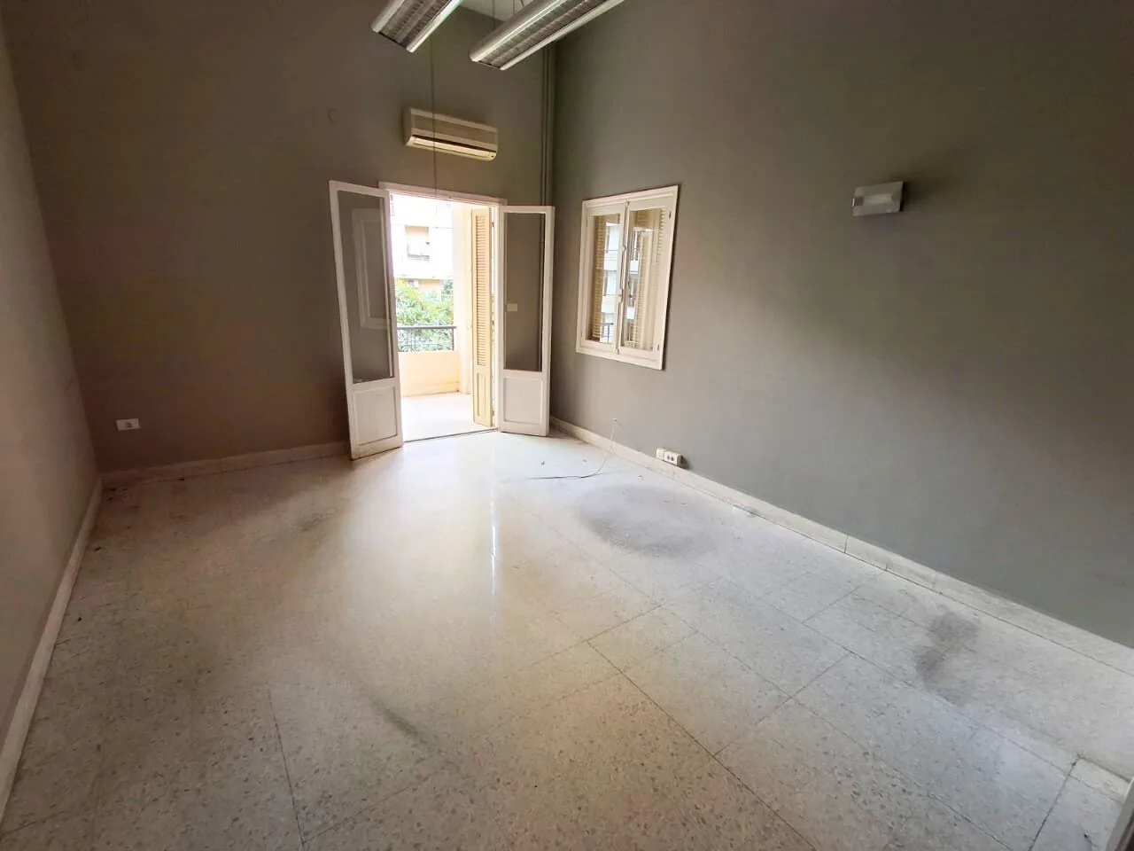 Office for rent in Syoufi, Beirut, Lebanon — الصورة 2