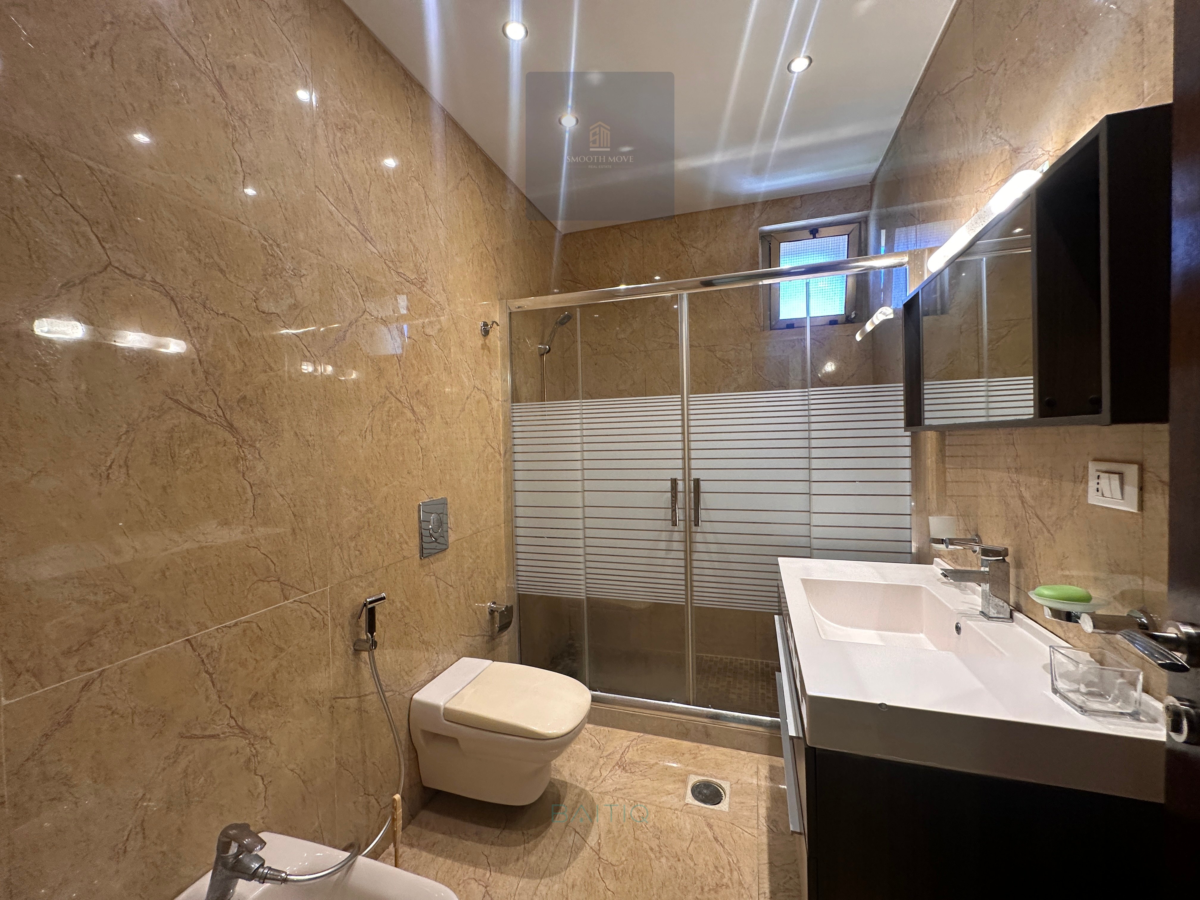 Spacious Seaview Apartment for Rent in Manara, Beirut — الصورة 3