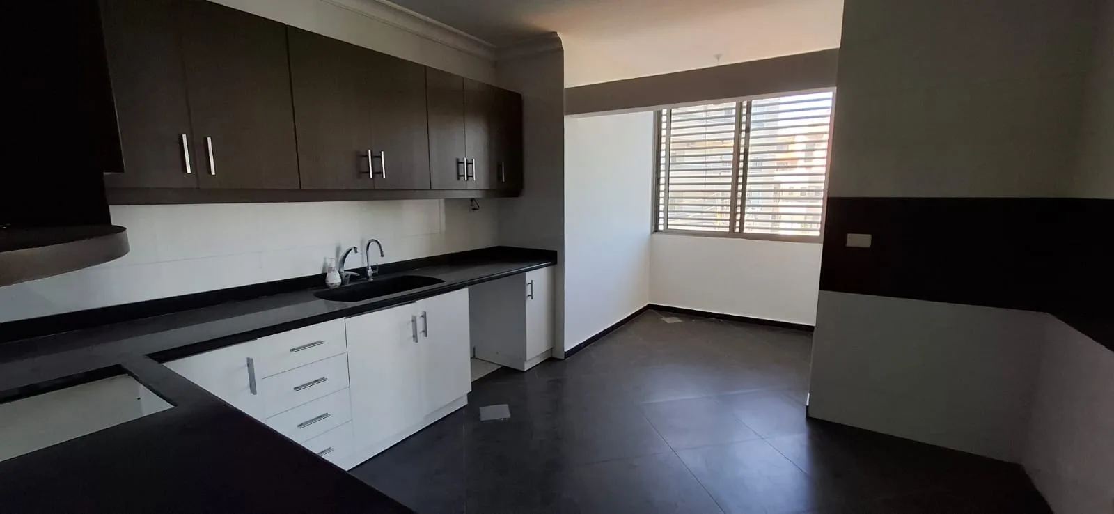 Apartment for Sale in Qornet El Hamra, Lebanon — الصورة 4