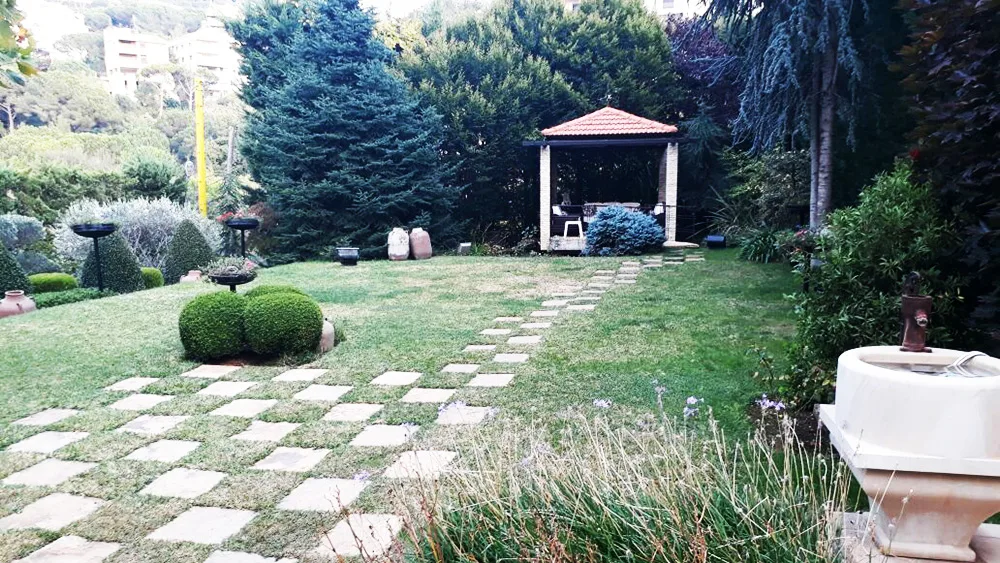 Villa for Sale in Jouret El Ballout, Lebanon — الصورة 2