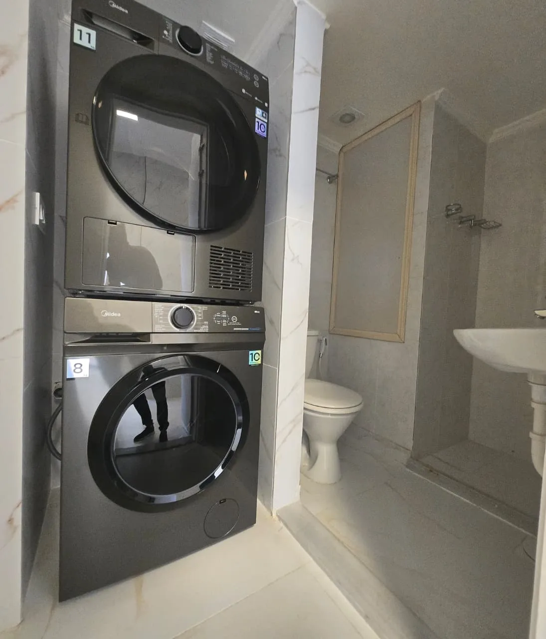 Apartment for Rent in Raoucheh, Beirut, Lebanon — الصورة 8