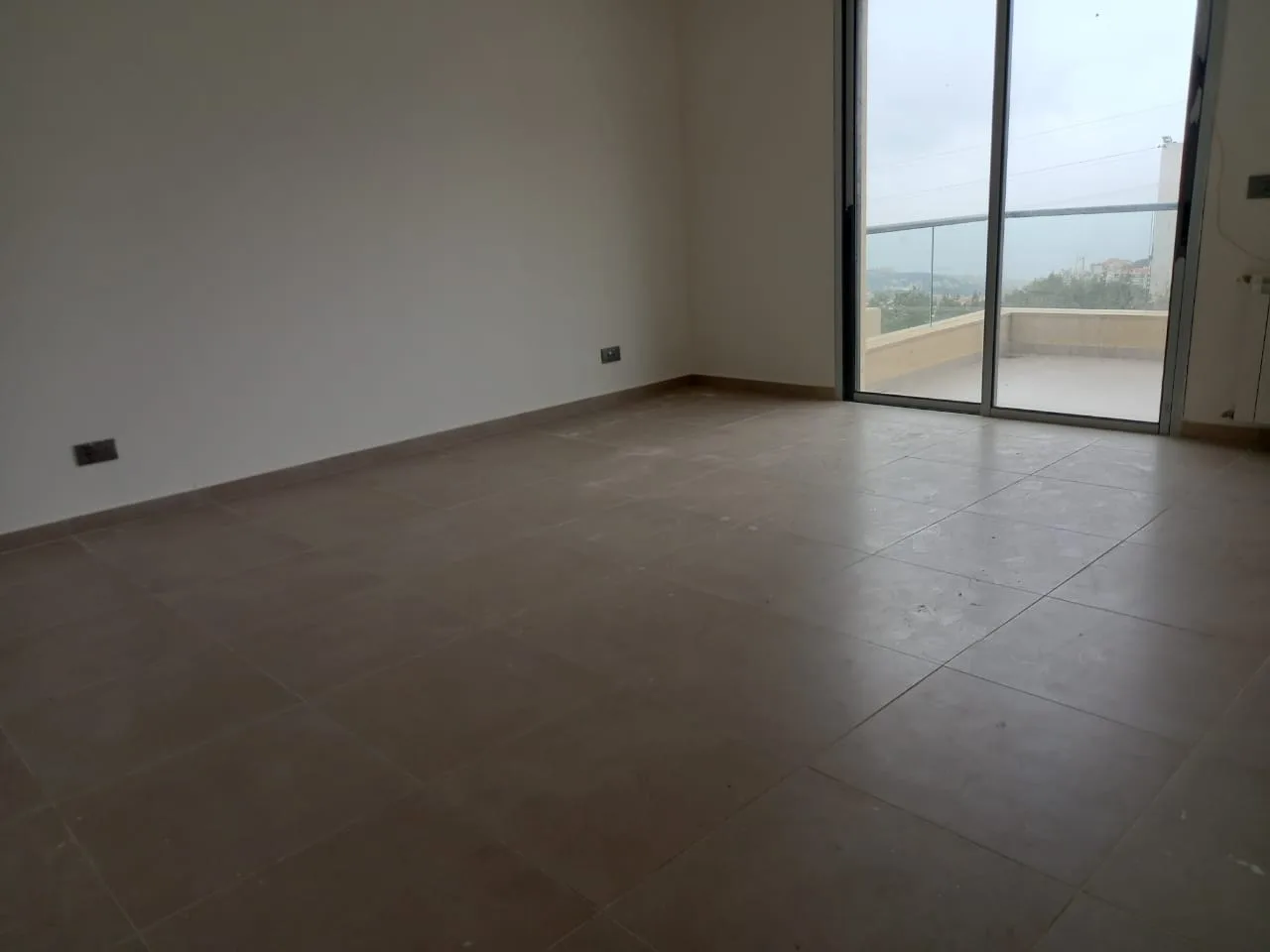 Apartment for Sale in Ballouneh — الصورة 3