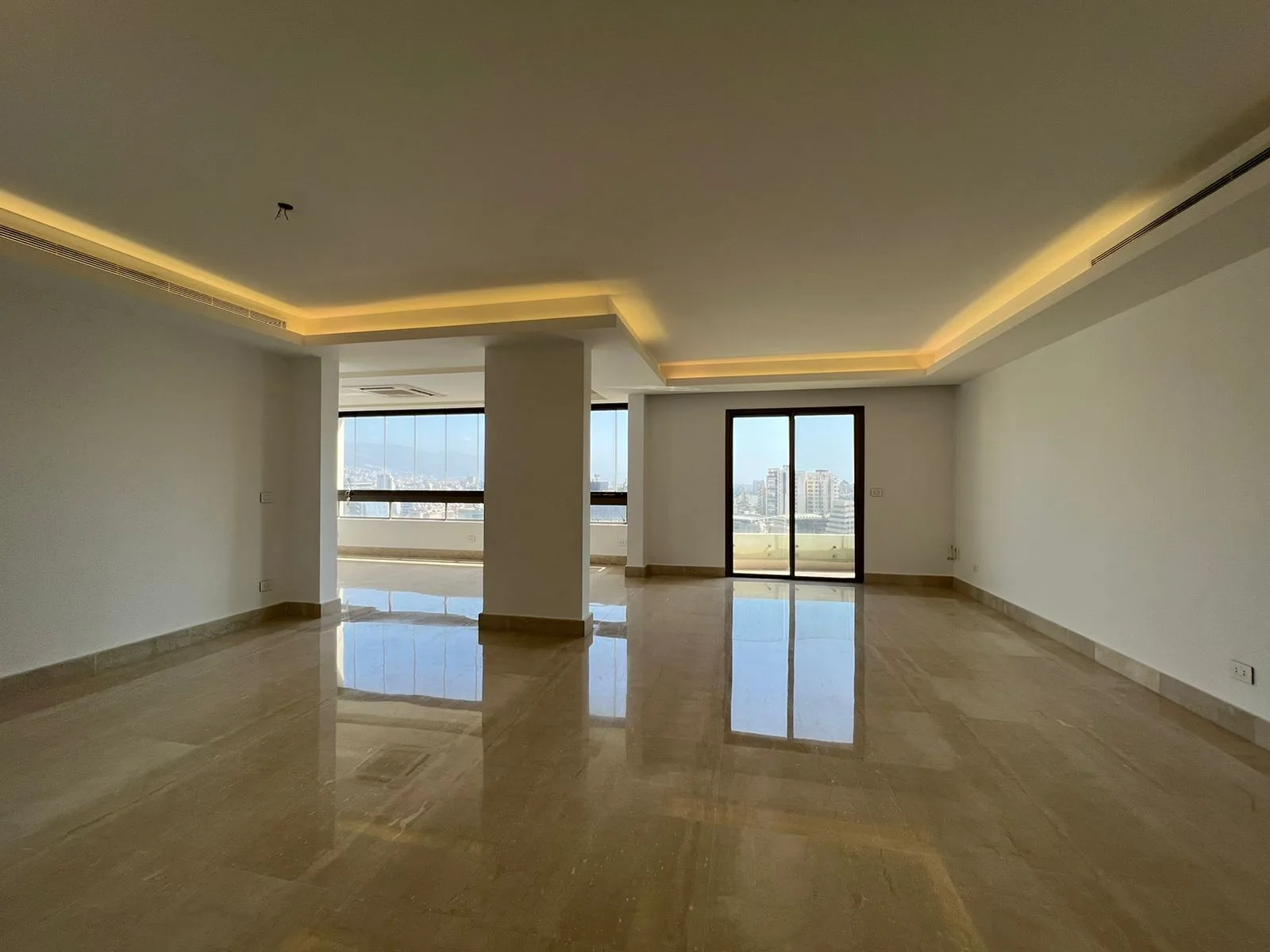 Apartment for Sale in Achrafieh, Beirut, Lebanon — الصورة 2