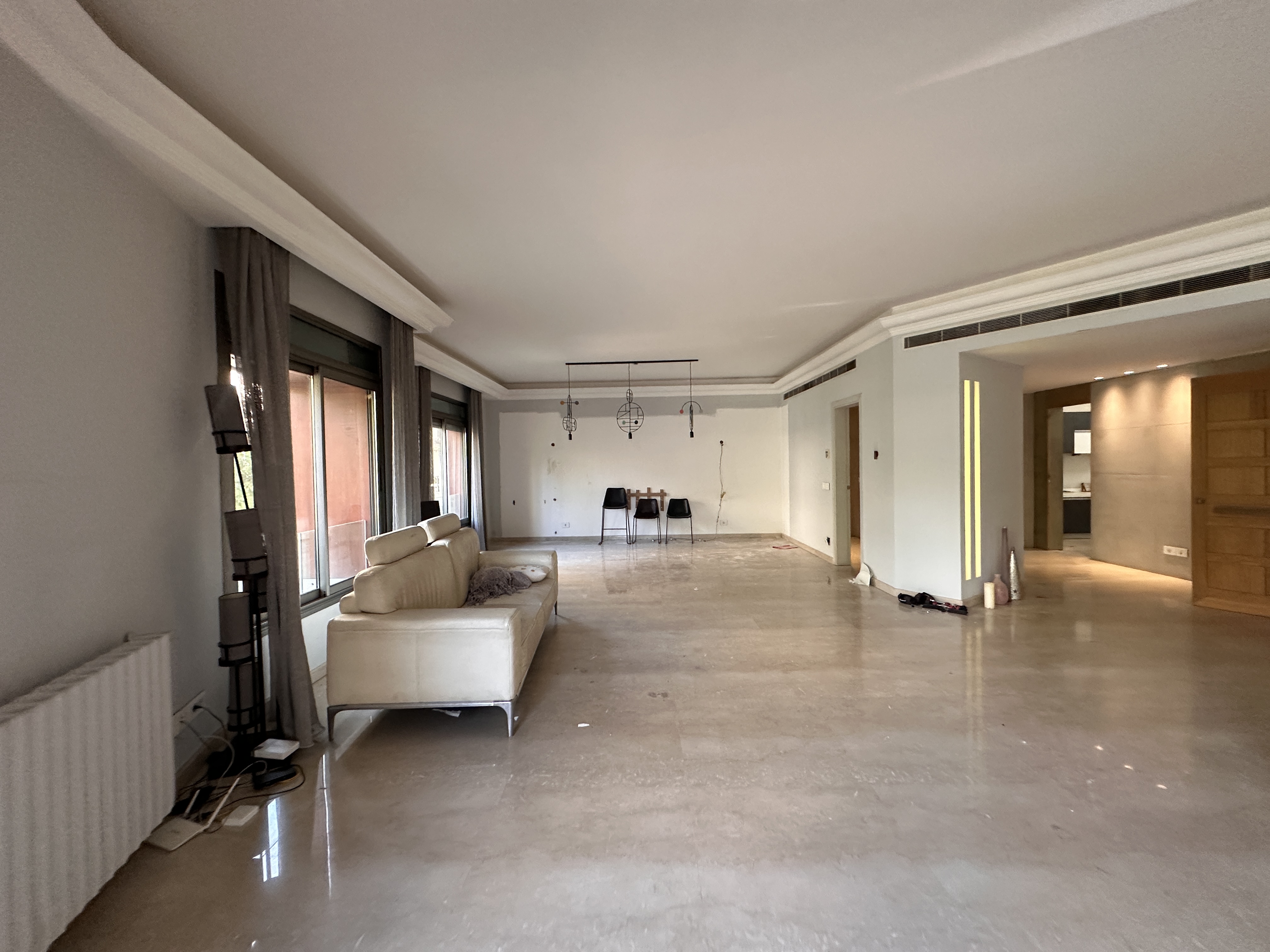 Lovely Layout Apartment in Calm Area for Sale in Achrafieh, Beirut — الصورة 3