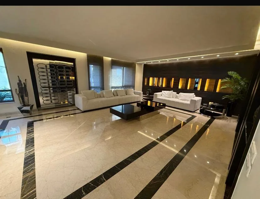 Apartment for Sale in Sodeco, Beirut, Lebanon — الصورة 3