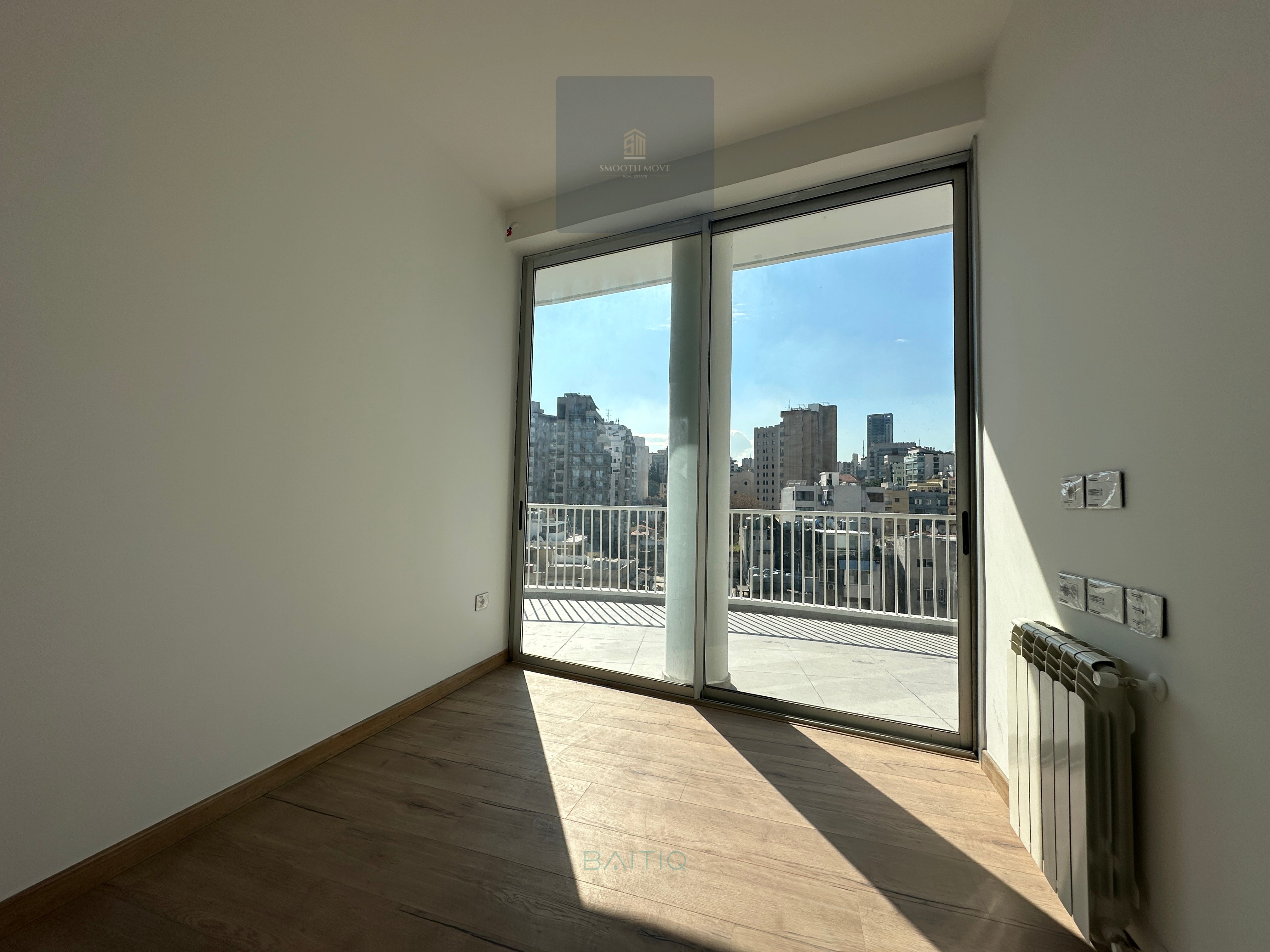Loft With Terrace and Breathtaking Views For Sale in Gemayzeh — الصورة 5