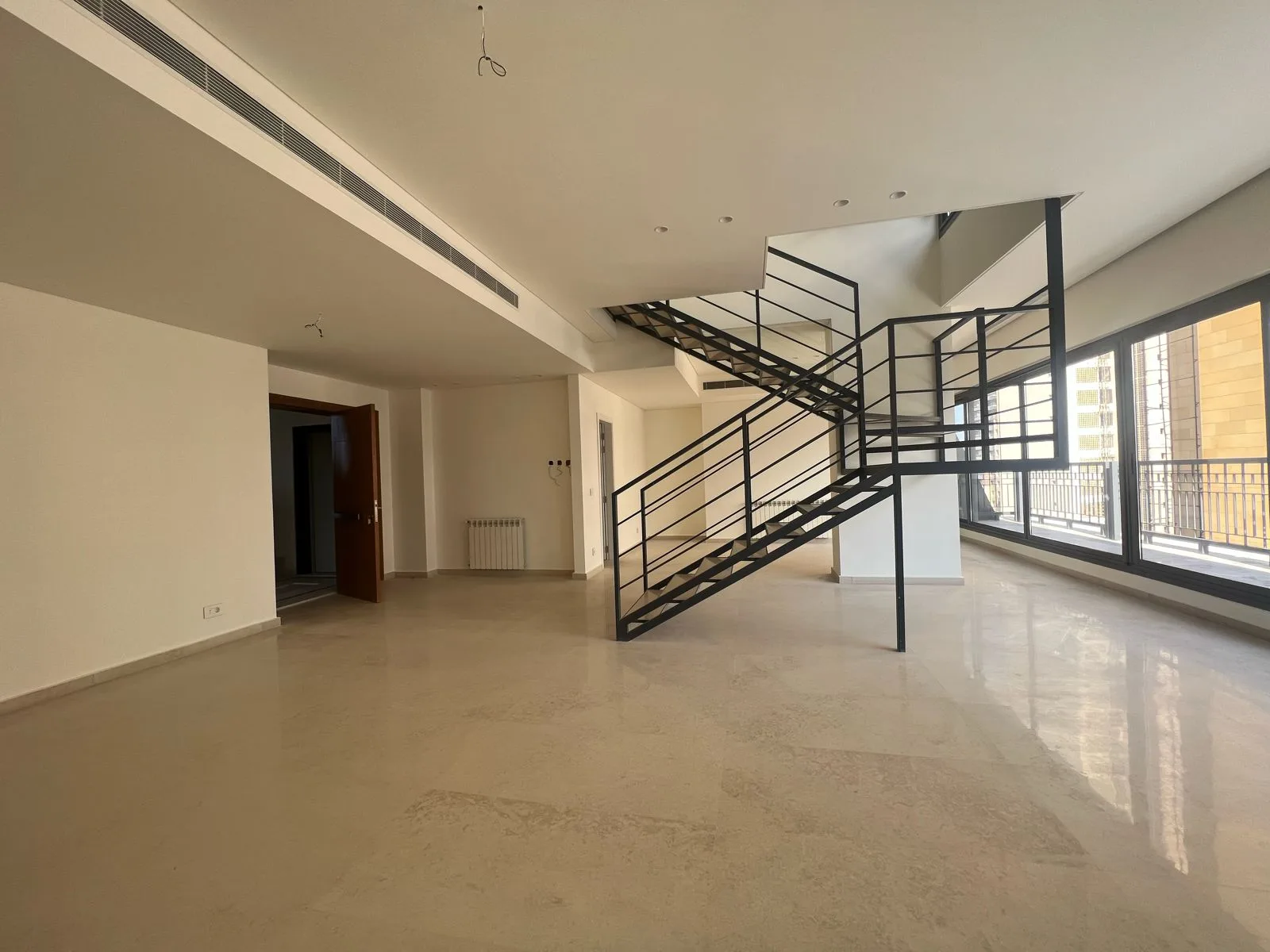 Penthouse for sale in Caree d'or, Achrafieh — الصورة 2