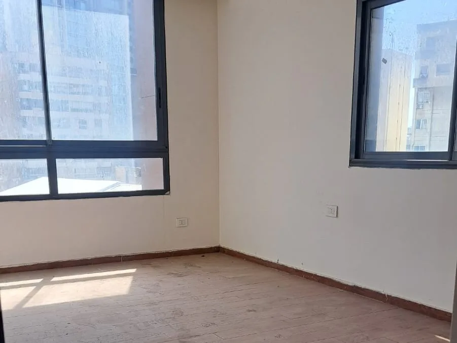 Apartment for Sale in Raoucheh, Beirut, Lebanon — الصورة 3