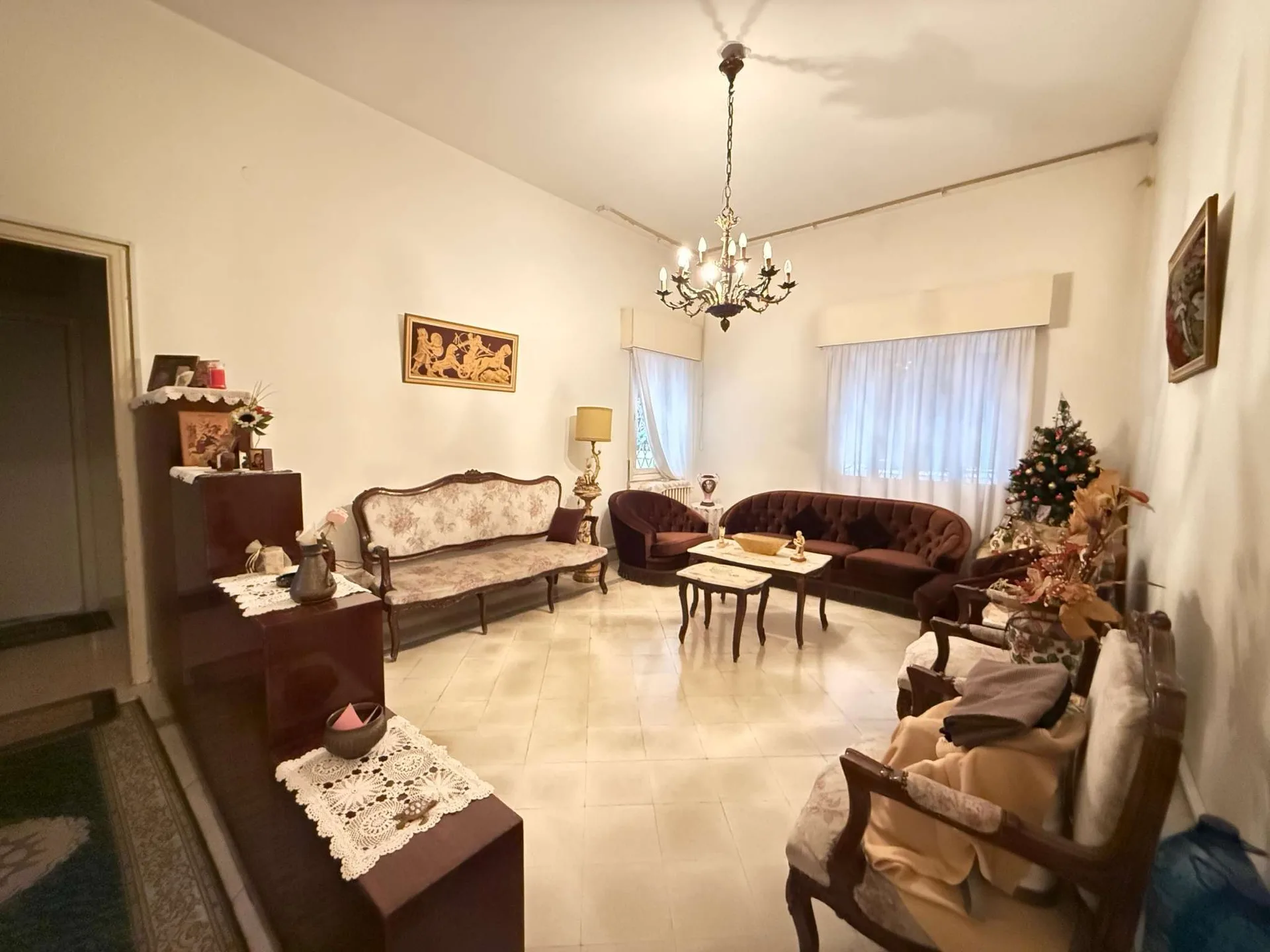 Apartment for Sale in Caree d'or, Achrafieh, Beirut, Lebanon — الصورة 2