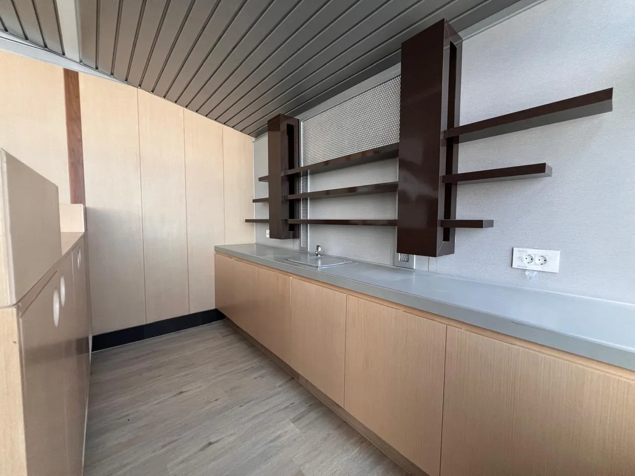 Office for rent in Gemmayzeh — الصورة 6