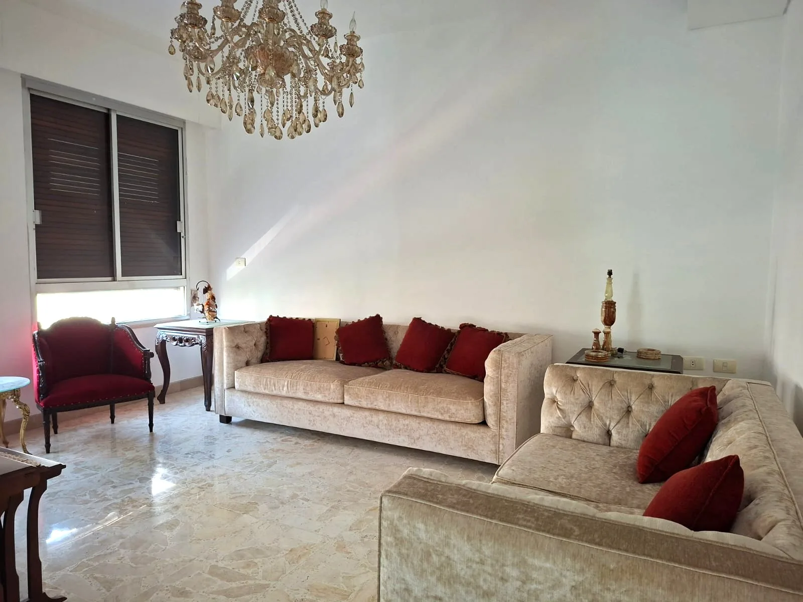 Apartment for Rent in Corniche el Mazraa, Beirut — الصورة 2