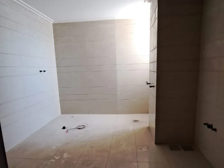 Apartment for Sale in Ramleh Al Bayda, Beirut, Lebanon — الصورة 6