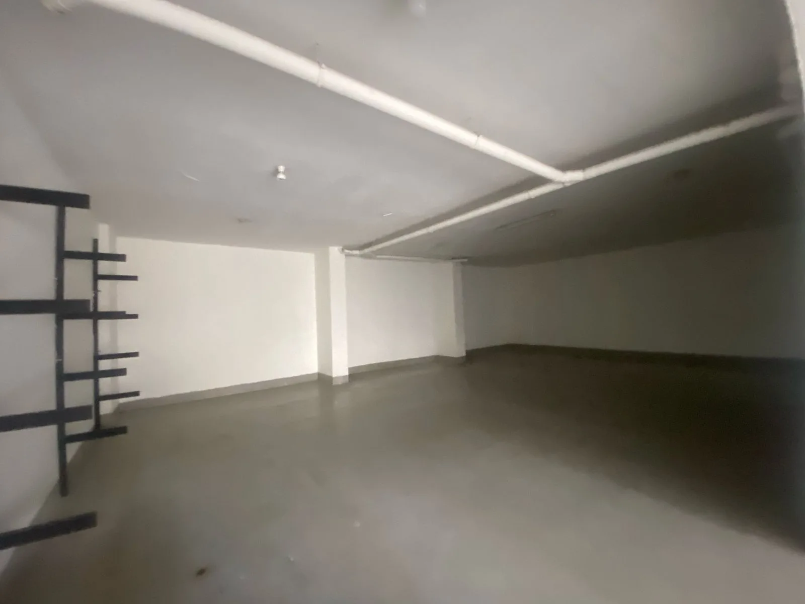 Warehouse for rent in Mazraat Yachoua