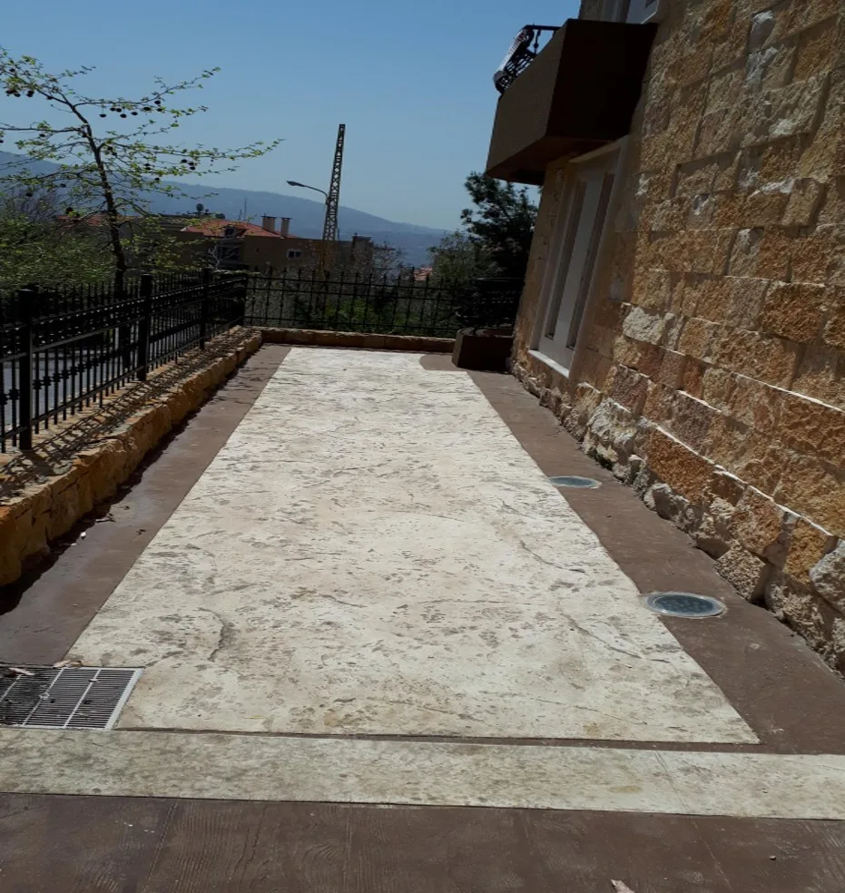 Apartment for Sale in Ballouneh — الصورة 2