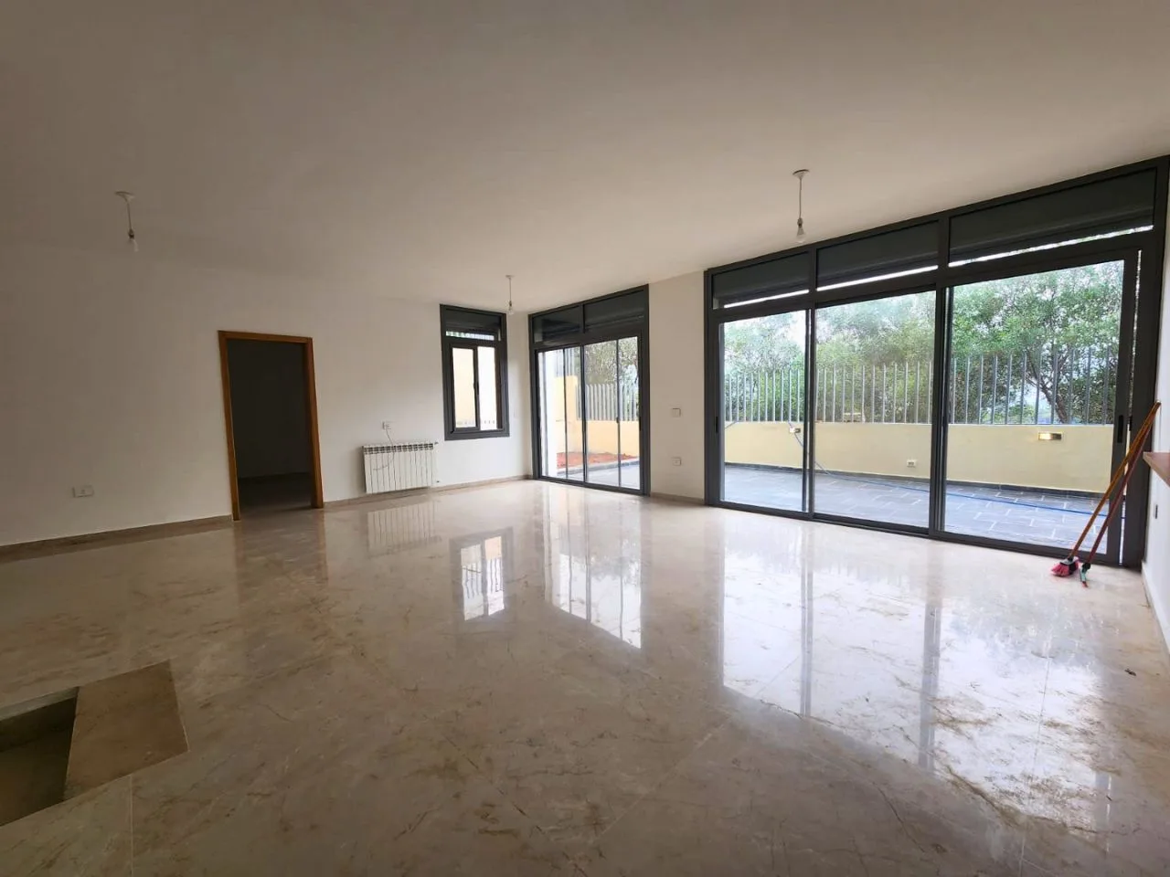 Triplex for Sale in Yarzeh, Lebanon — الصورة 2