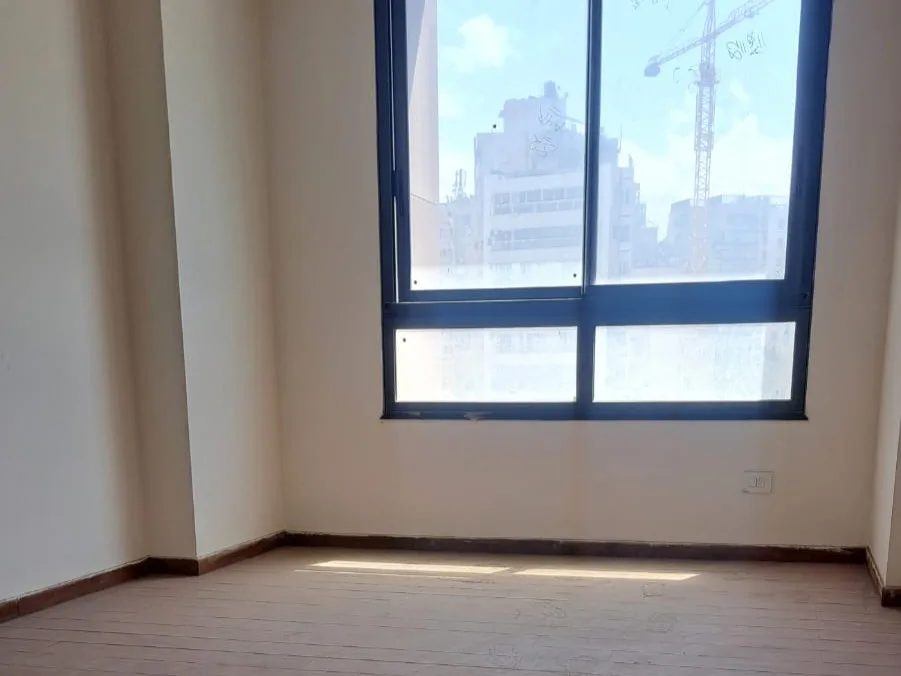Apartment for Sale in Raoucheh, Beirut, Lebanon — الصورة 4