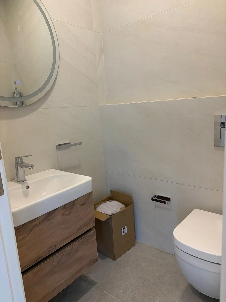 Office for rent in Dbayeh — الصورة 5