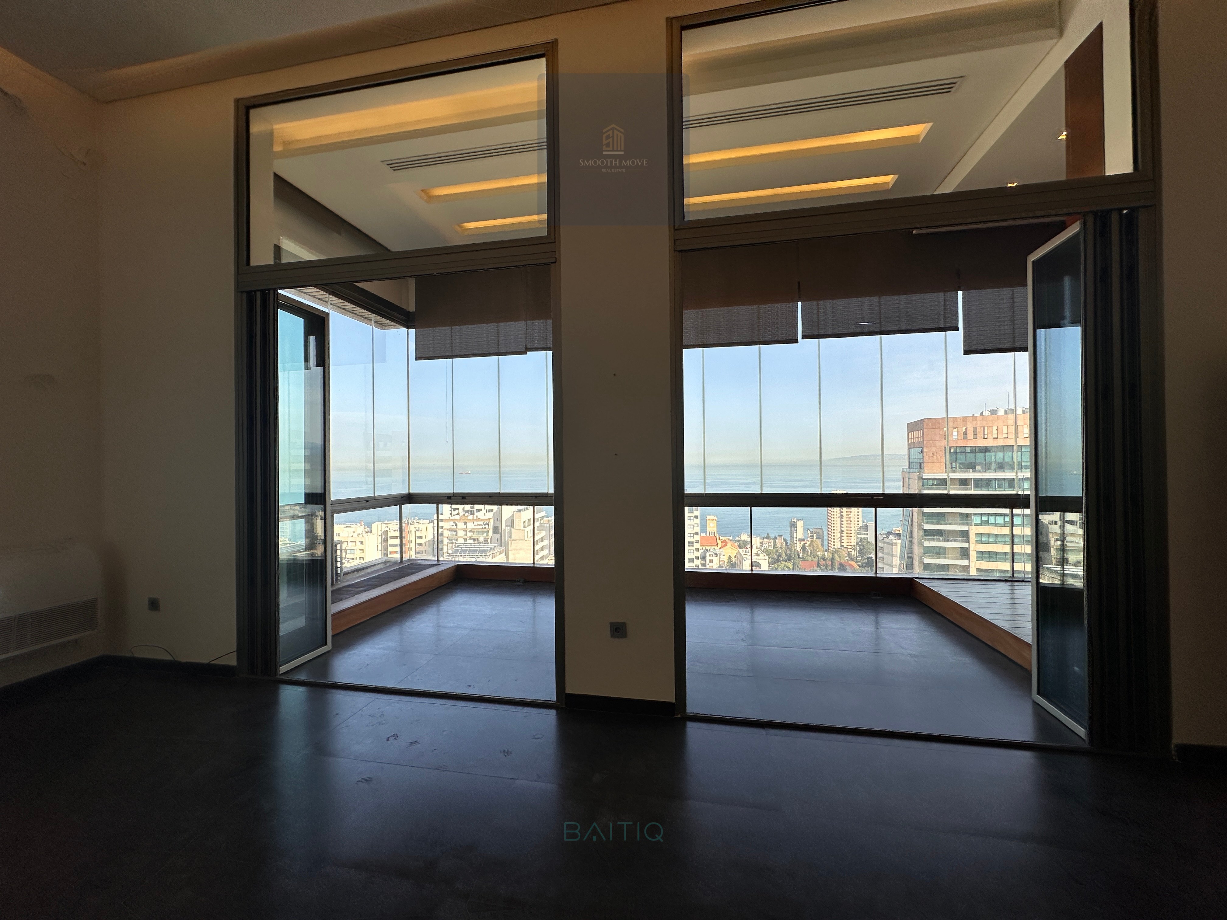 Breathtaking Loft-Style Seaview Apartment for Sale in Hamra, Beirut — الصورة 13