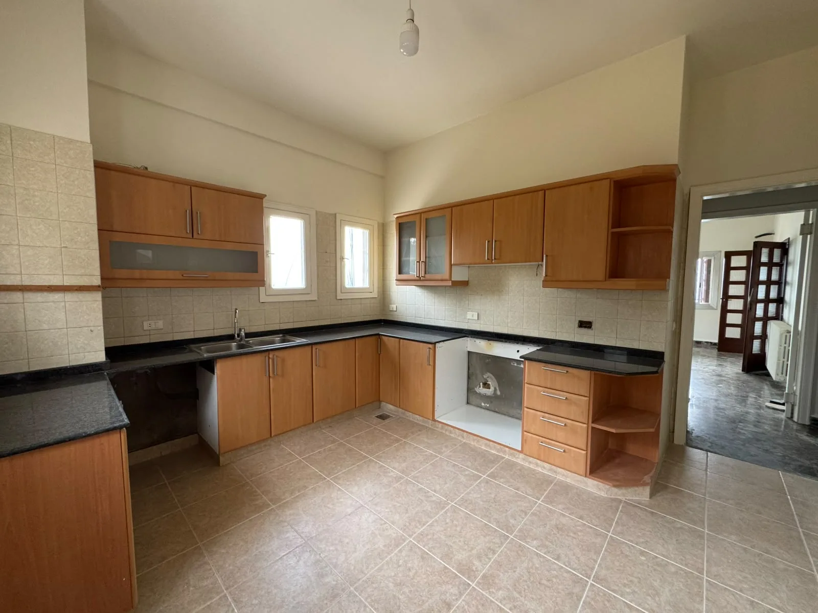 Apartment for Rent in Beit Meri — الصورة 8