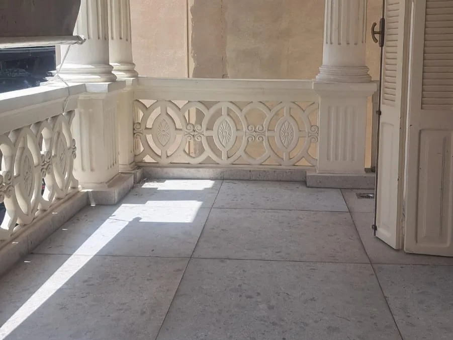 Apartment for Rent in Ain Al Mraiseh, Beirut, Lebanon — الصورة 3