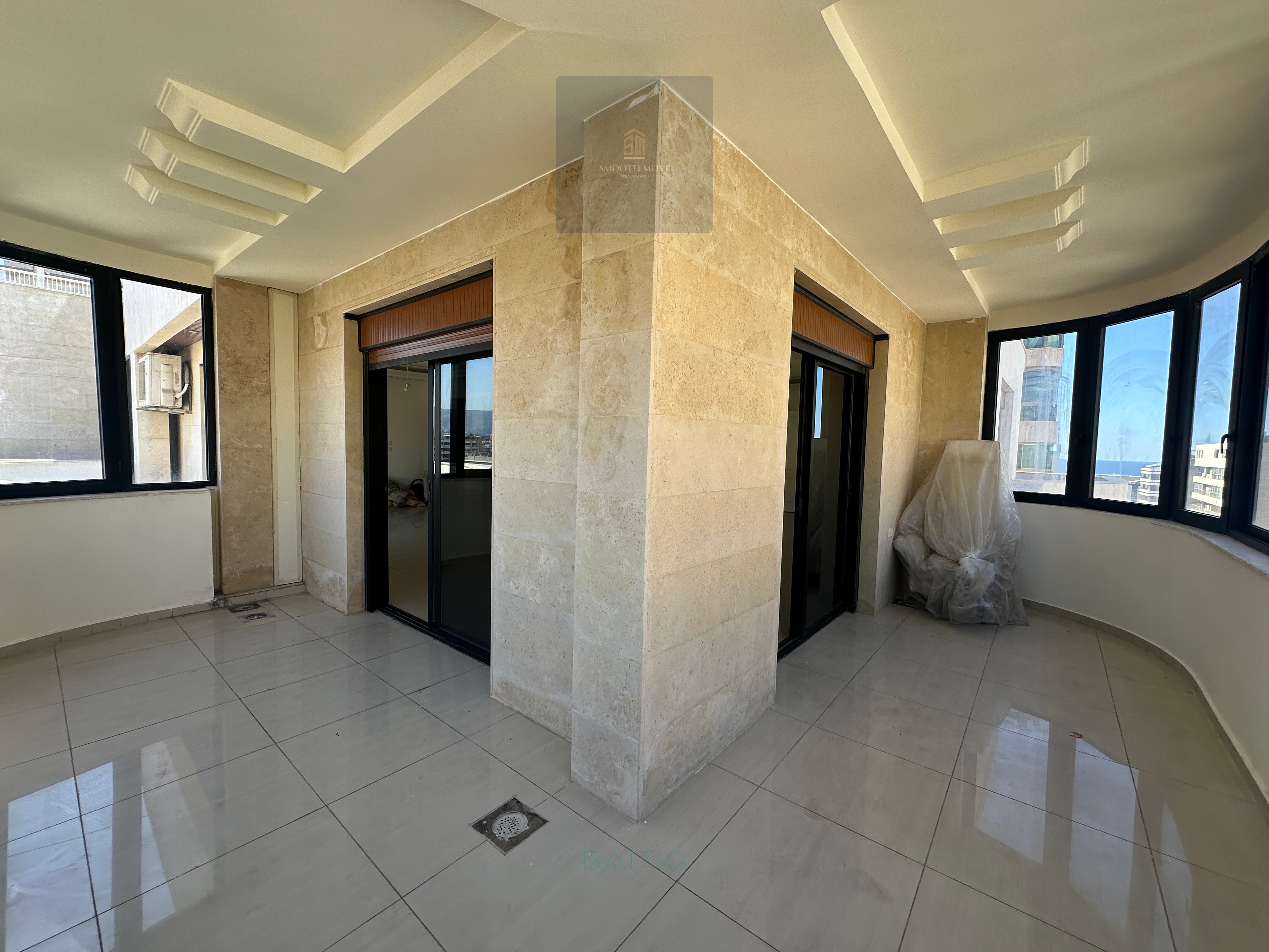 Seaview Apartment With Terrace for Rent in Tallet al Khayat, Beirut — الصورة 2