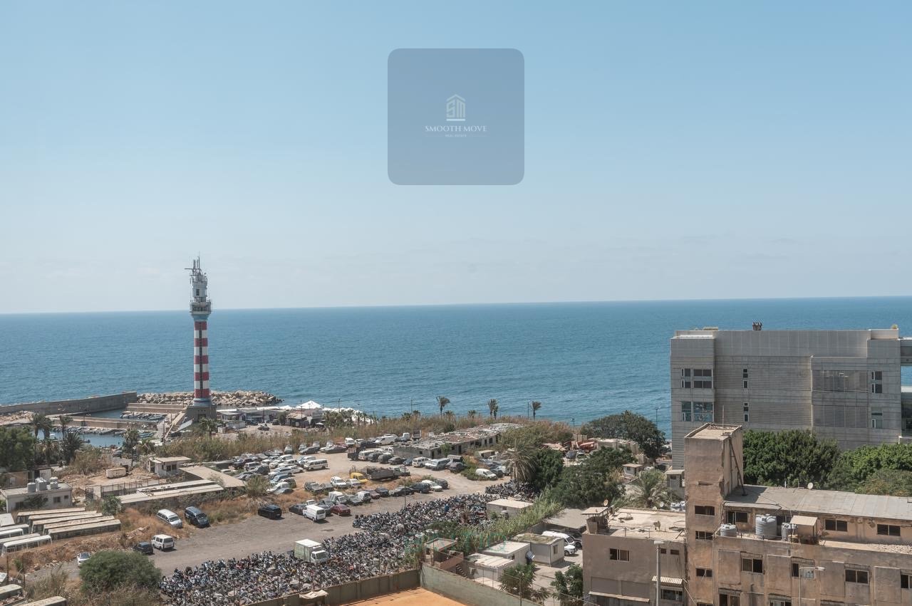 Chic Apartment For Sale in Ain Al Mraiseh, Beirut — الصورة 16