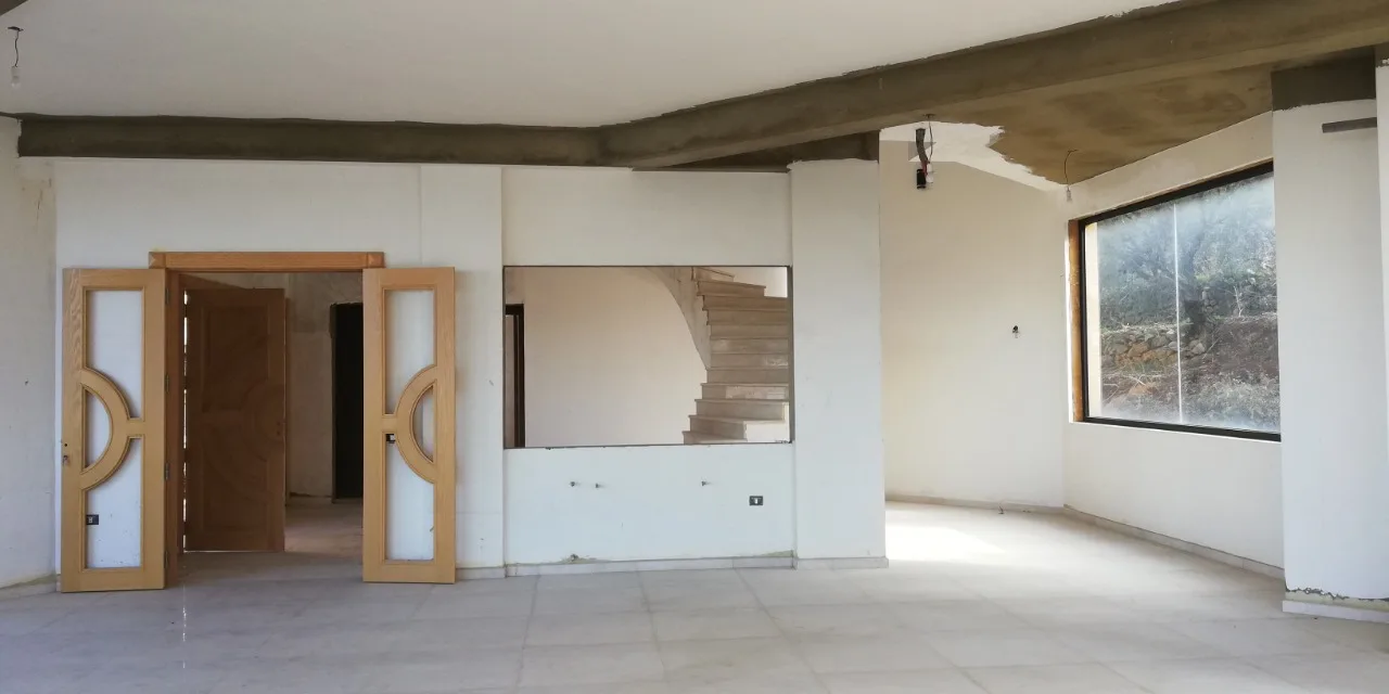 Villa for Sale in Qornet El Hamra, Lebanon — الصورة 2