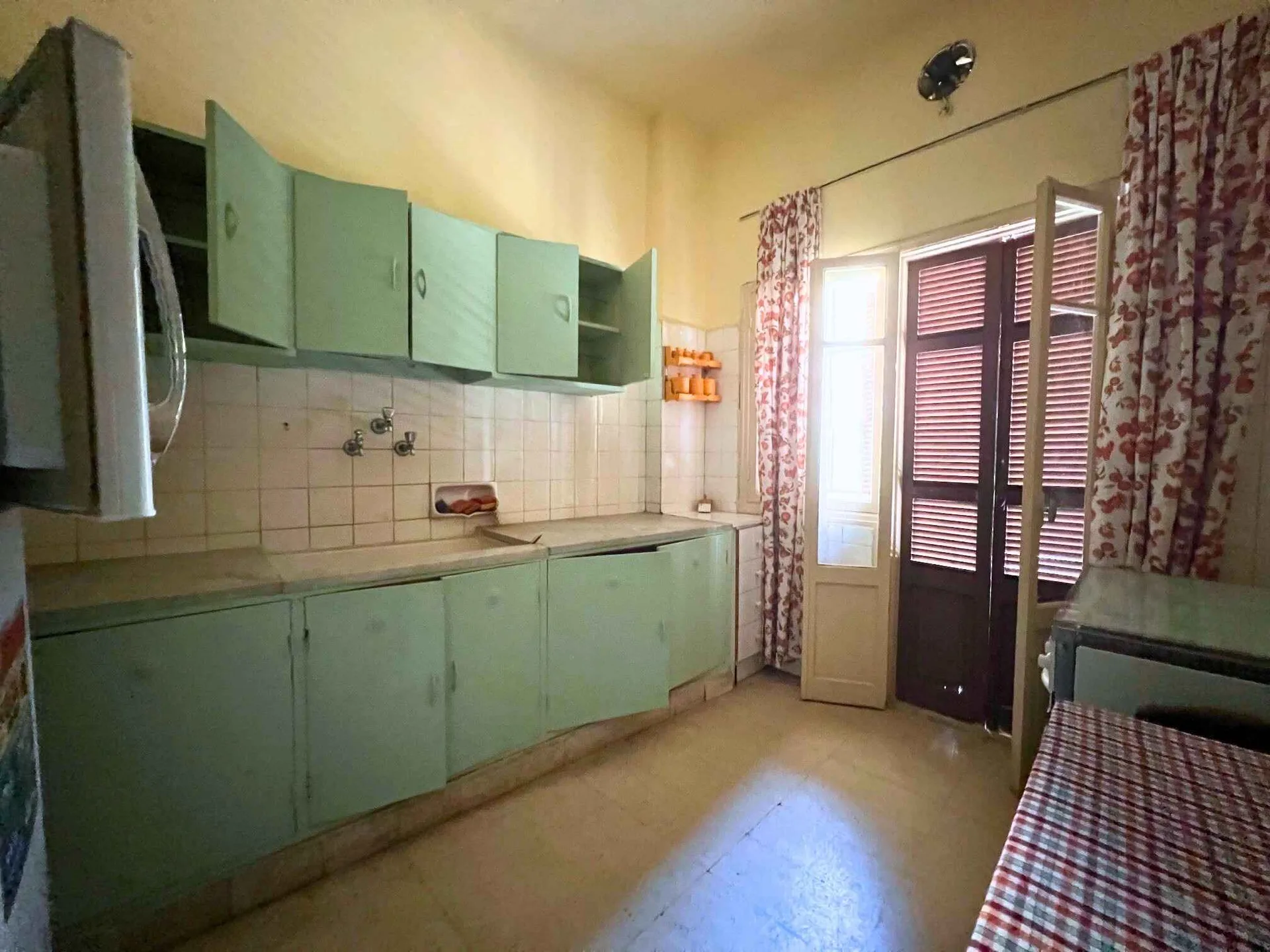 Apartment for Sale in Mar Mikhael, Bayrut, Lebanon — الصورة 4