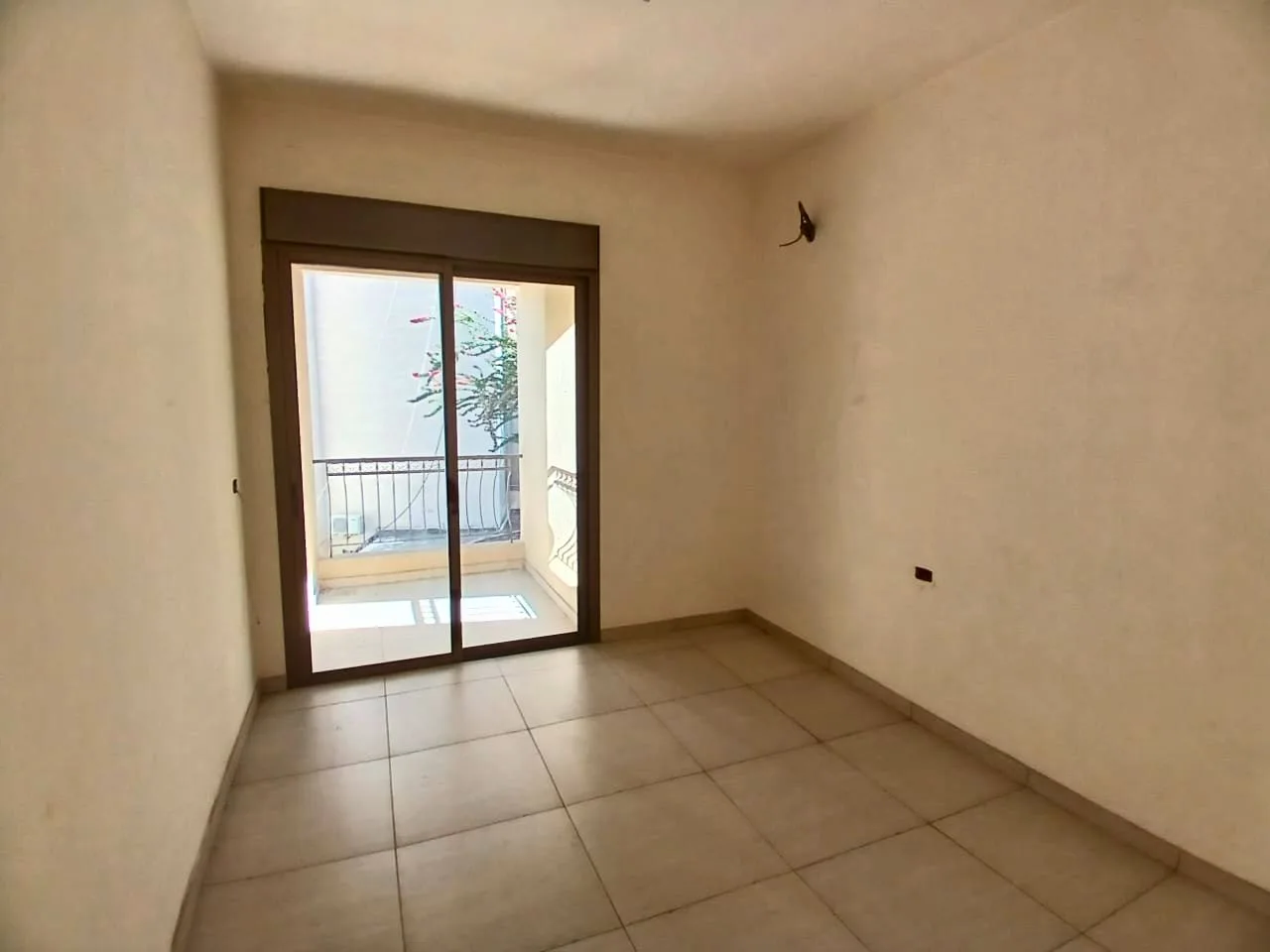 Apartment for Sale in Cornet Chahwan — الصورة 7