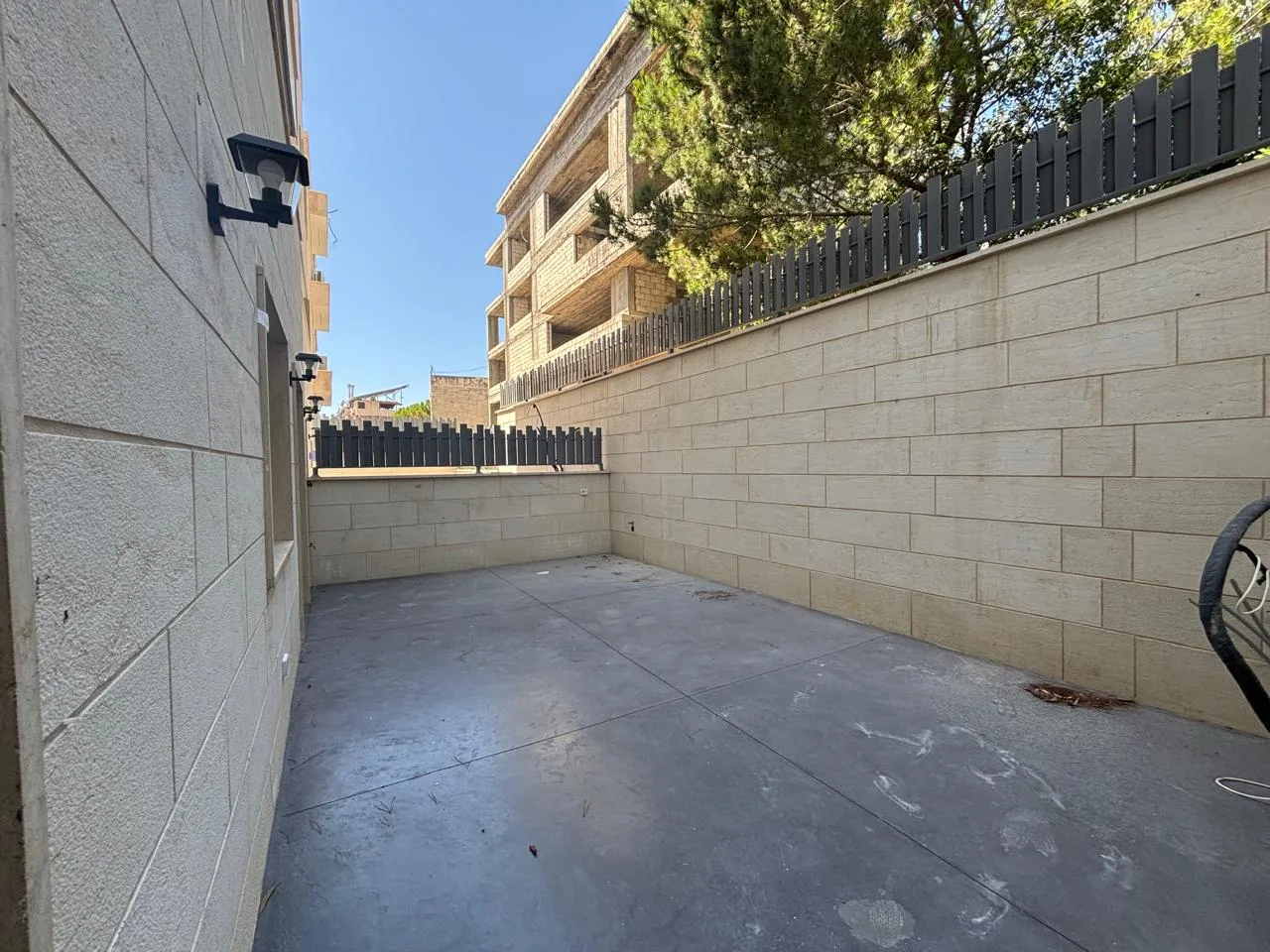 Apartment for Sale in Baabdat — الصورة 2