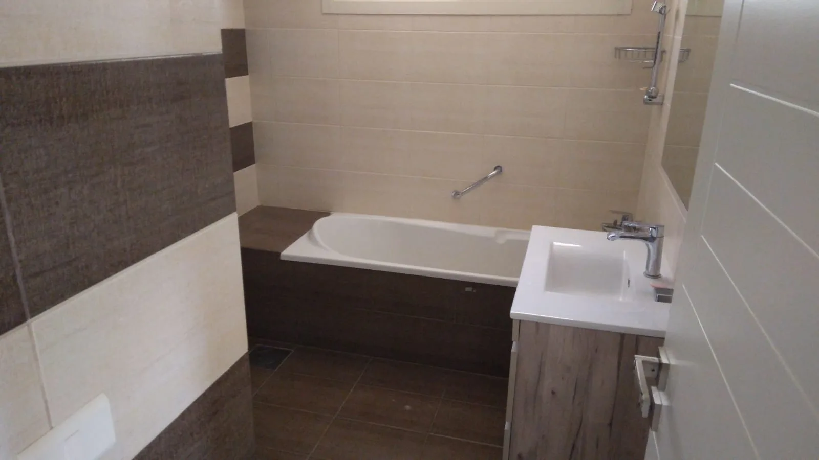 Villa for Sale in Baabdat, Lebanon — الصورة 8