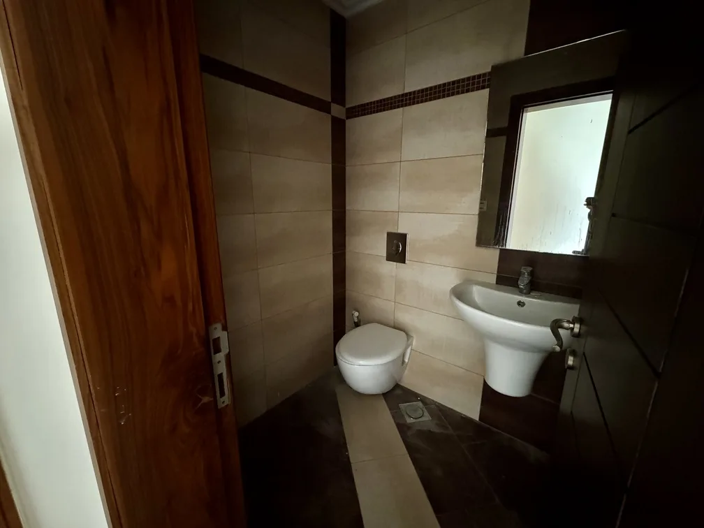 Apartment for Sale in Hamra — الصورة 8