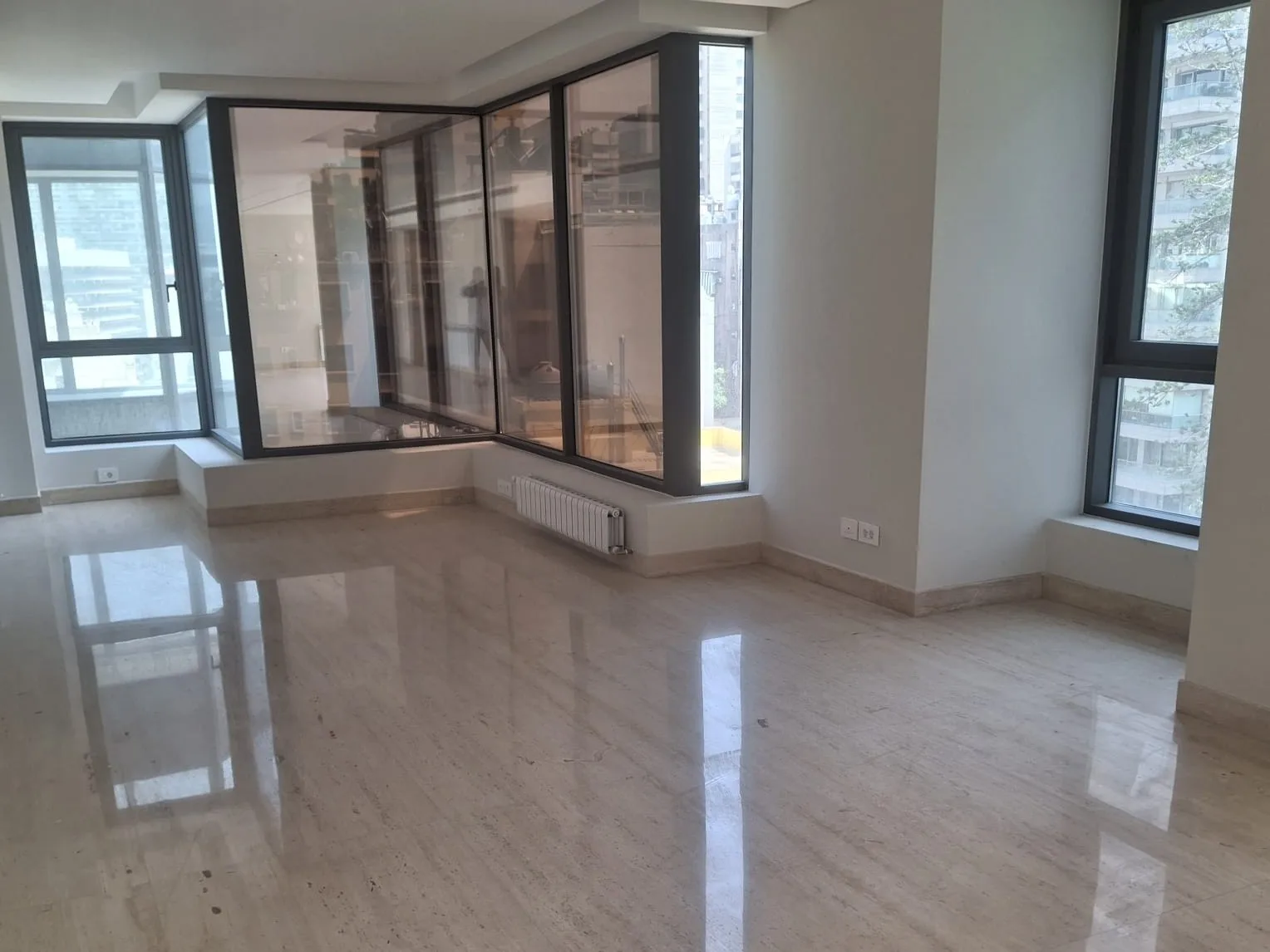Apartment for Sale in Ain Al Mraiseh, Beirut, Lebanon