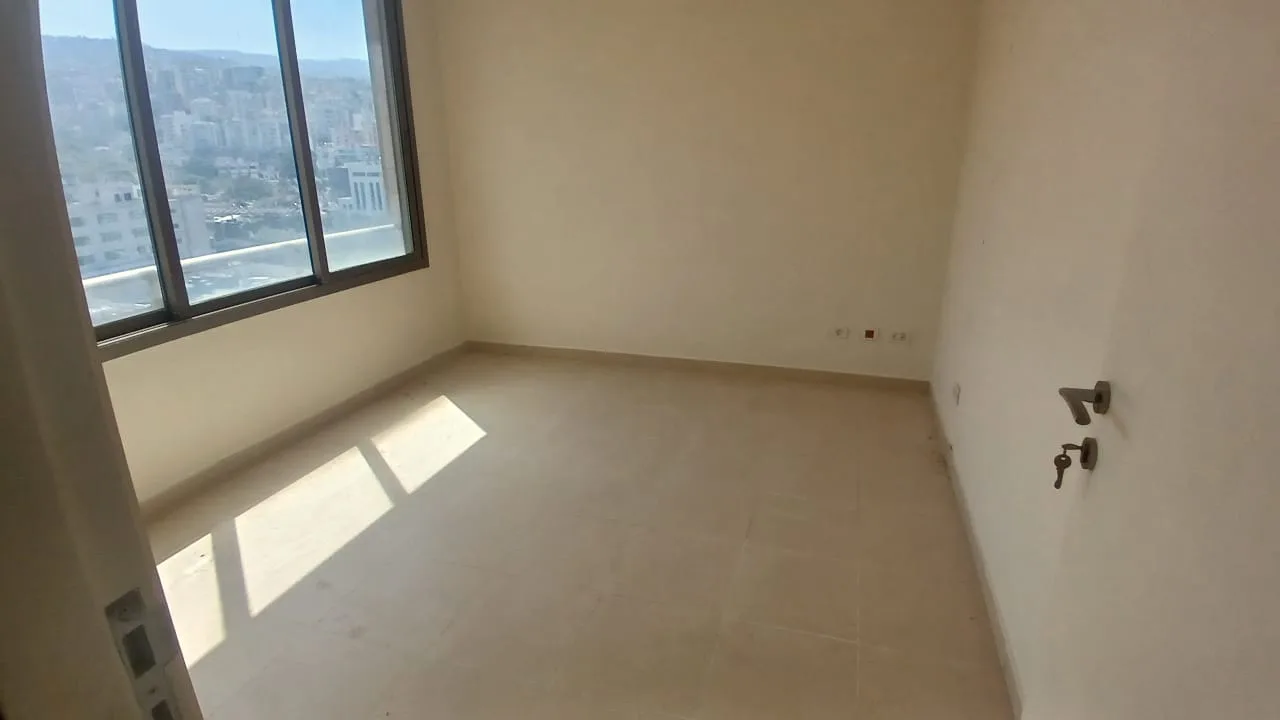 Office for rent in Dbayeh — الصورة 2
